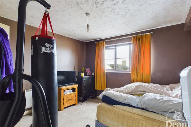 Flat 5, Church Road Place, Cinderford photo 4