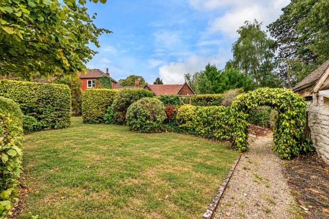 Heath Cottage, 2, Flanchford Road, Surrey photo 4