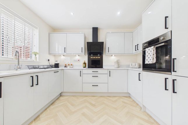 11, Shearwater Grove, Lanark photo 3