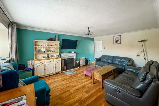 7, Douglas Close, Arundel photo 4