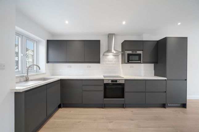 2, Kenerne Drive, Barnet photo 4