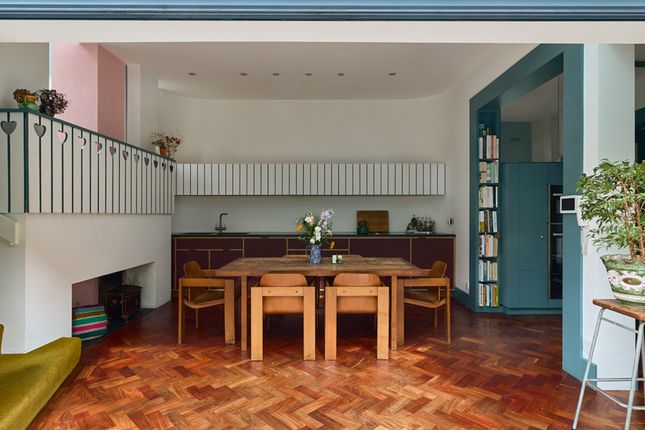 Flat Blue House, 2a, Garner Street, London photo 2