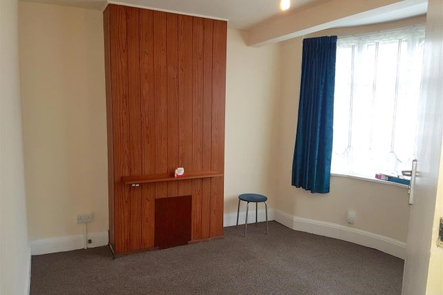 65, Glamis Crescent, Hayes photo 2