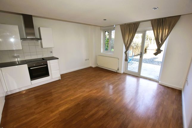 Thumbnail Flat to rent in St Paul's Road, London