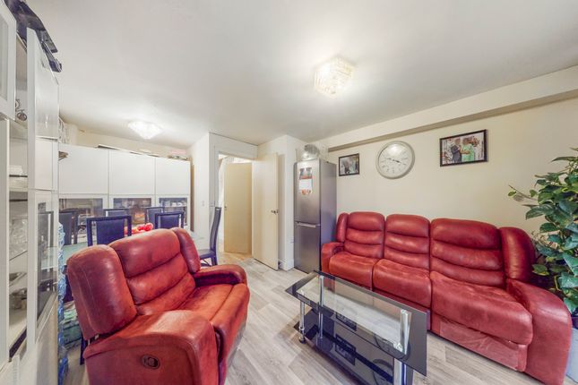 14, Wraysbury Drive, West Drayton photo 3
