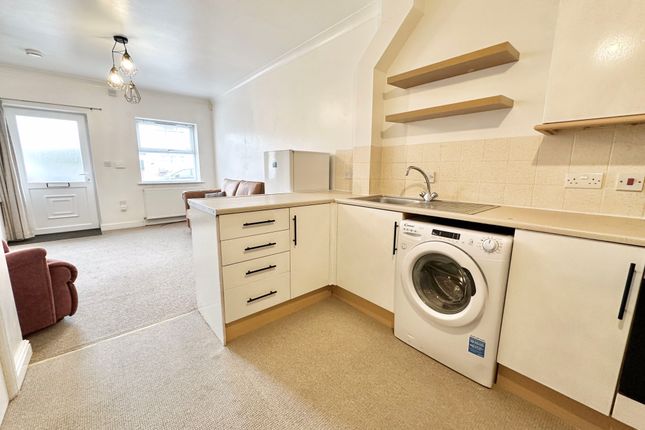 2-bed semi-detached on Cleethorpes, £675/mo