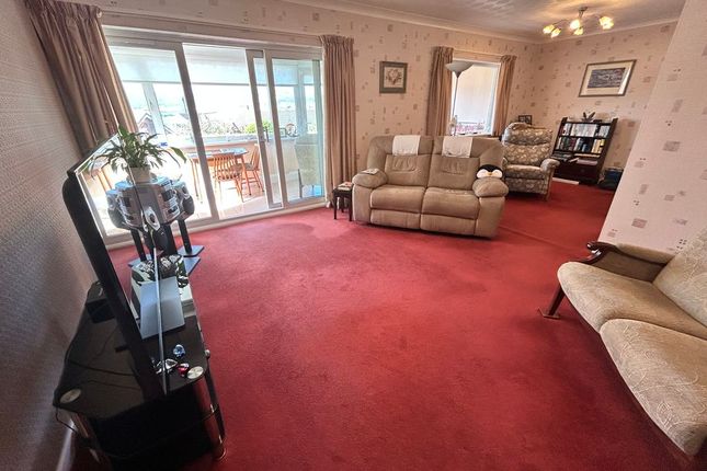 8, Dinerth Crescent, Colwyn Bay photo 3