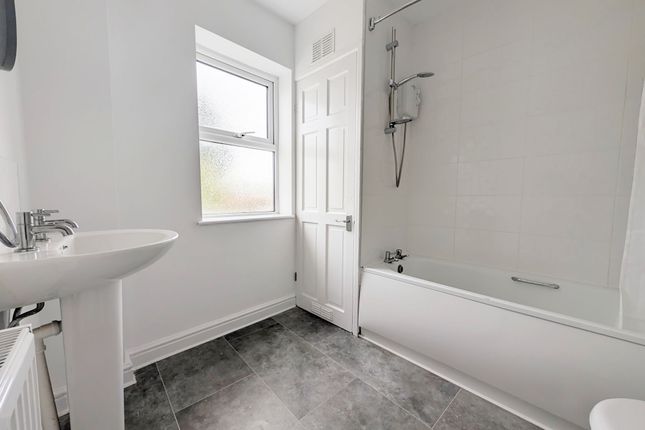 122 Milton Road, Widnes photo 4
