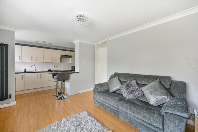 21, Shackleton Way, Reading photo 4
