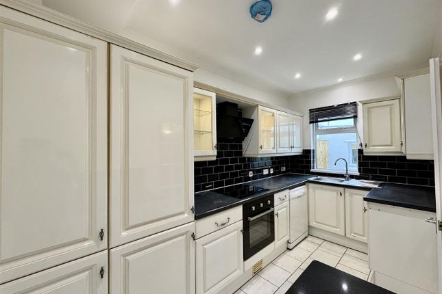 2, Llwyndu Cottages, Ammanford photo 3