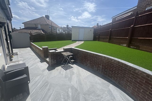 128, Wolsey Cresent, London photo 2