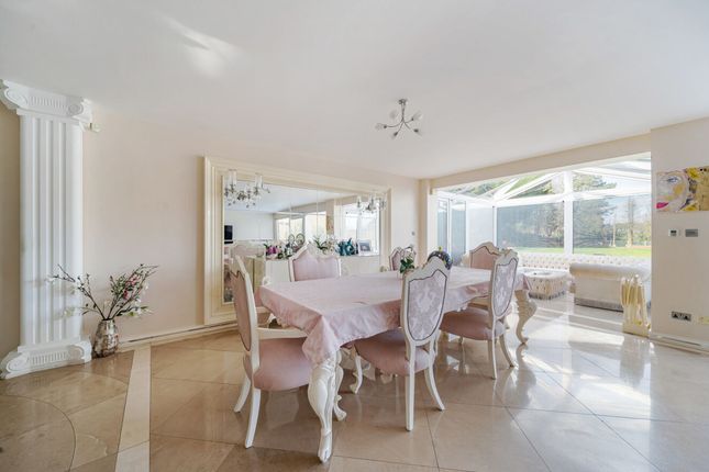 62 Totteridge Village, London photo 3