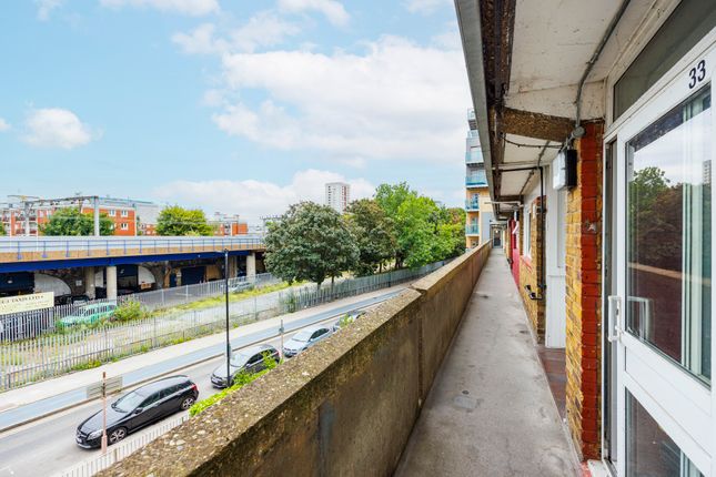 Maisonette for sale in Cable Street, London