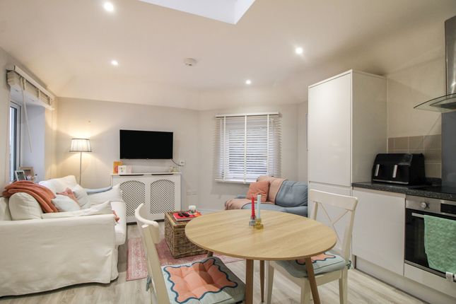 1 Harwood House, 2 Clockhouse Road, Farnborough photo 3