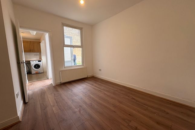 18a, Chiswick Road, London photo 3