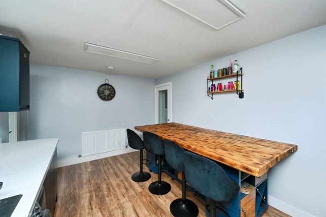 4, Manor Court, ALFRETON photo 4