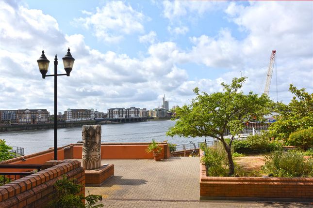 Flat for sale in Free Trade Wharf, Wapping