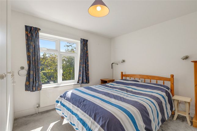 8, Temperley Road, London photo 4
