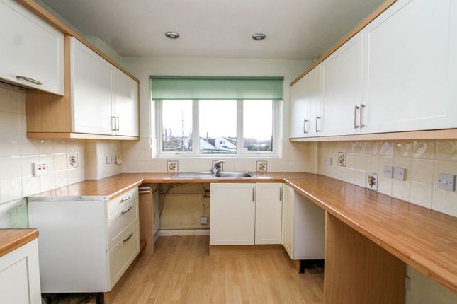 25, Castlewood Close, Clevedon photo 2