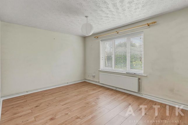 53, Gainsborough Drive, Halesworth photo 3