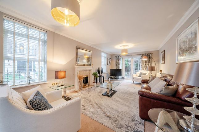 32, Drifters Drive, Camberley photo 2