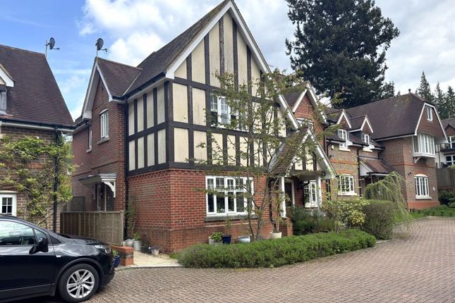 Thumbnail Semi-detached house for sale in Thistledown, Hindhead