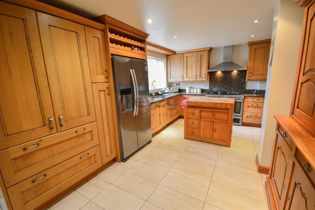 6, Wychwood Croft, Sheffield photo 2