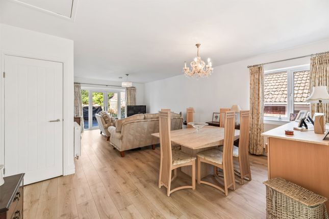 8 Cambridge Gardens, Frodsham photo 4