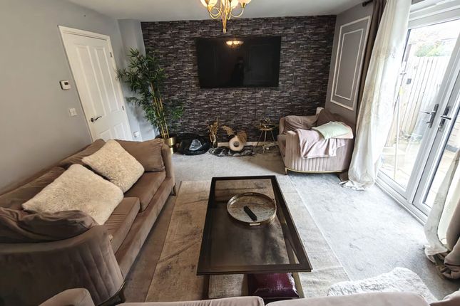 19, Bluebell Crescent, Walsall photo 3