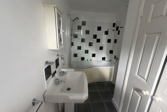Flat 1, 3 Belmont Buildings, High Street, Crowborough photo 4
