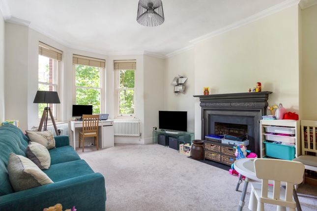 Flat to rent in Castellain Road, London