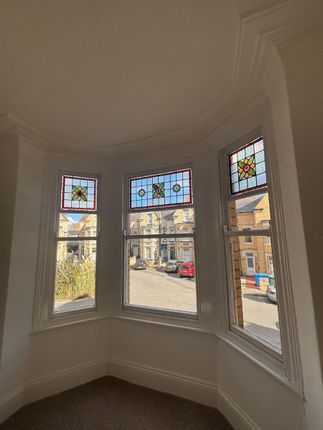 Flat 2 1 Lansdowne Crescent, Bridlington photo 4