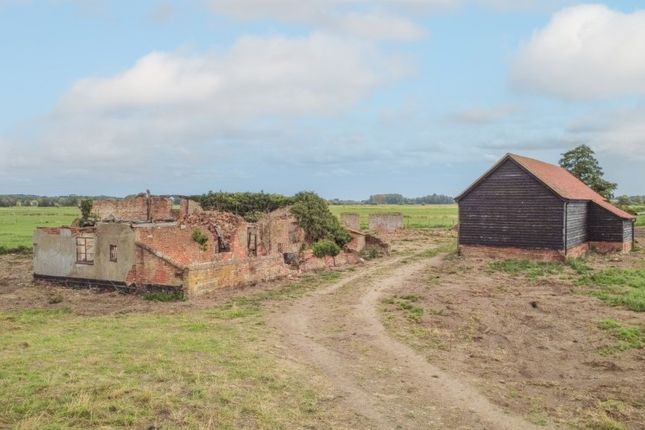 Studio detached on Bridge Farm, Low Road, Bungay, £150,000