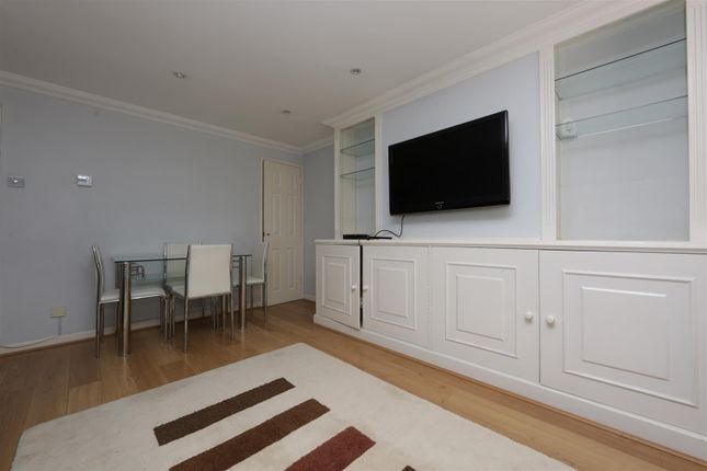 55, Heton Gardens, London photo 4