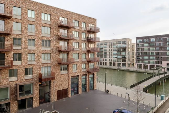 Flat 406, Latitude Court, Albert Basin Way, London photo 2