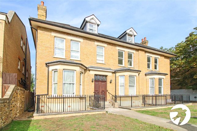 Thumbnail Flat to rent in Darnley Road, Gravesend, Kent