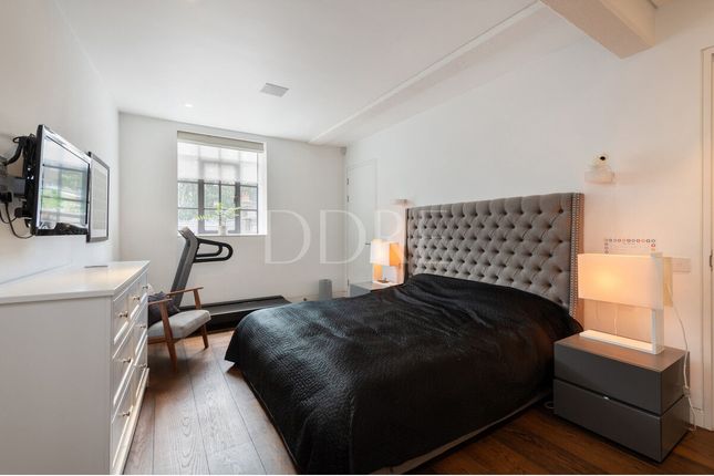 Flat for sale in Frederick Close, London