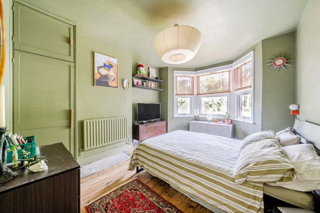 Flat B, 141, Brownhill Road, London photo 4
