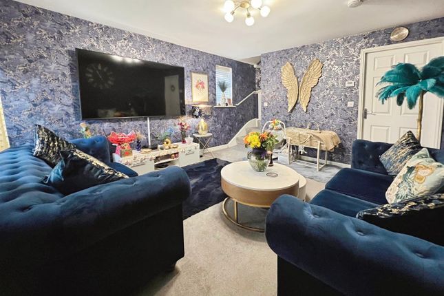 5, Blackthorne Close, Bradford photo 4