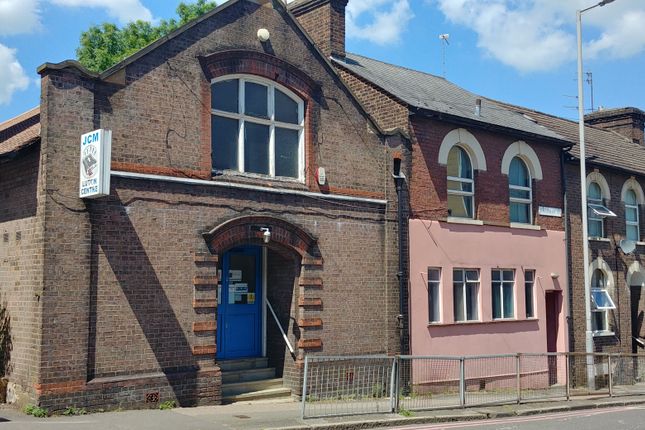 Leisure/hospitality to let in Inkerman Street, Luton