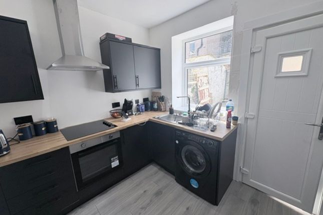 6, Daisy Bank, Bacup photo 3