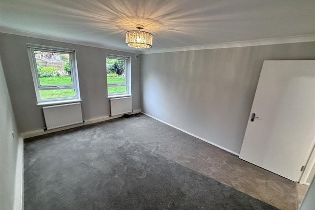 Flat 1, 10, Clivedon Road, London photo 5