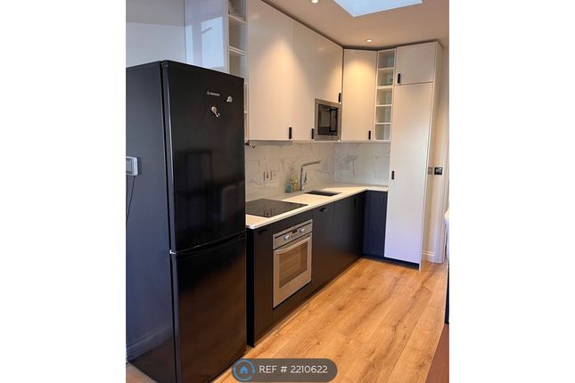 Thumbnail Flat to rent in Colindeep Gardens, London