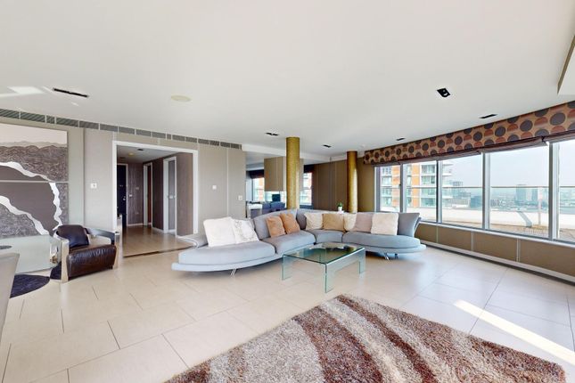 Flat for sale in Fairmont Avenue, Canary Wharf