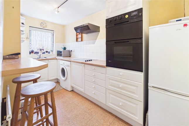 9 Angel Court,, Pelican Lane, Berkshire photo 4
