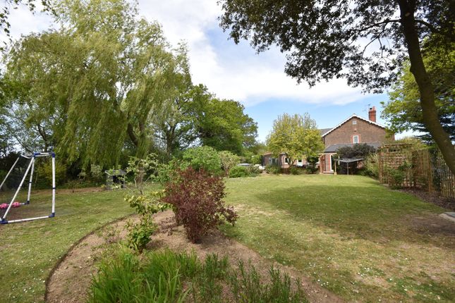 2 Harrowsley Green Farm Cottages, 138, Smallfield Road, Surrey photo 2