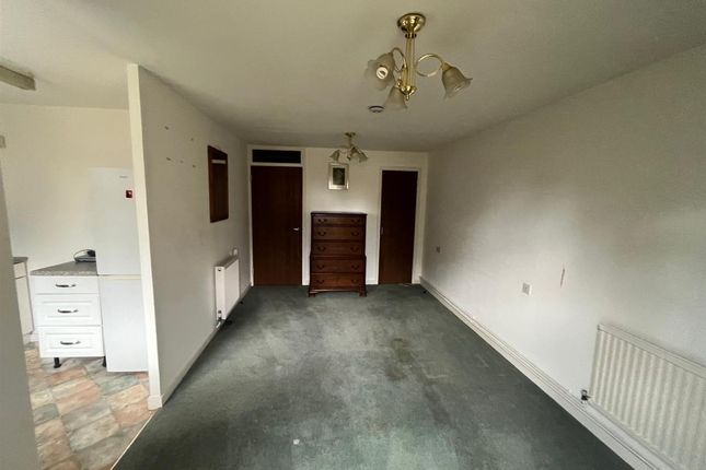 2, Ranston Close, Denham Green photo 4
