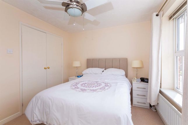 14, Lilley Way, Slough photo 4
