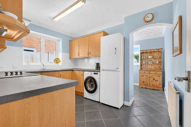 24, Manor Road, Benfleet photo 3