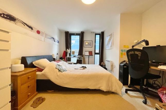 Flat 9,130, Webber Street, London photo 5